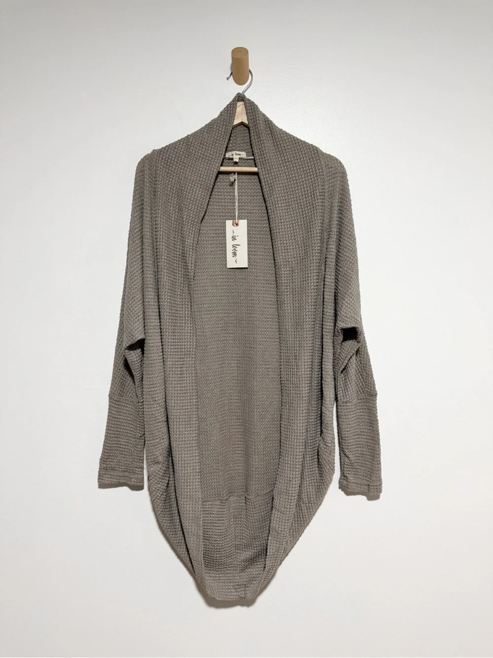 NWT In Loom Open Front Round Shaped Waffle Knit Cardigan Size M/L Taupe